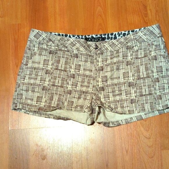 Volcom Juniors Size 9 Abstract Short Shorts - Picture 2 of 11